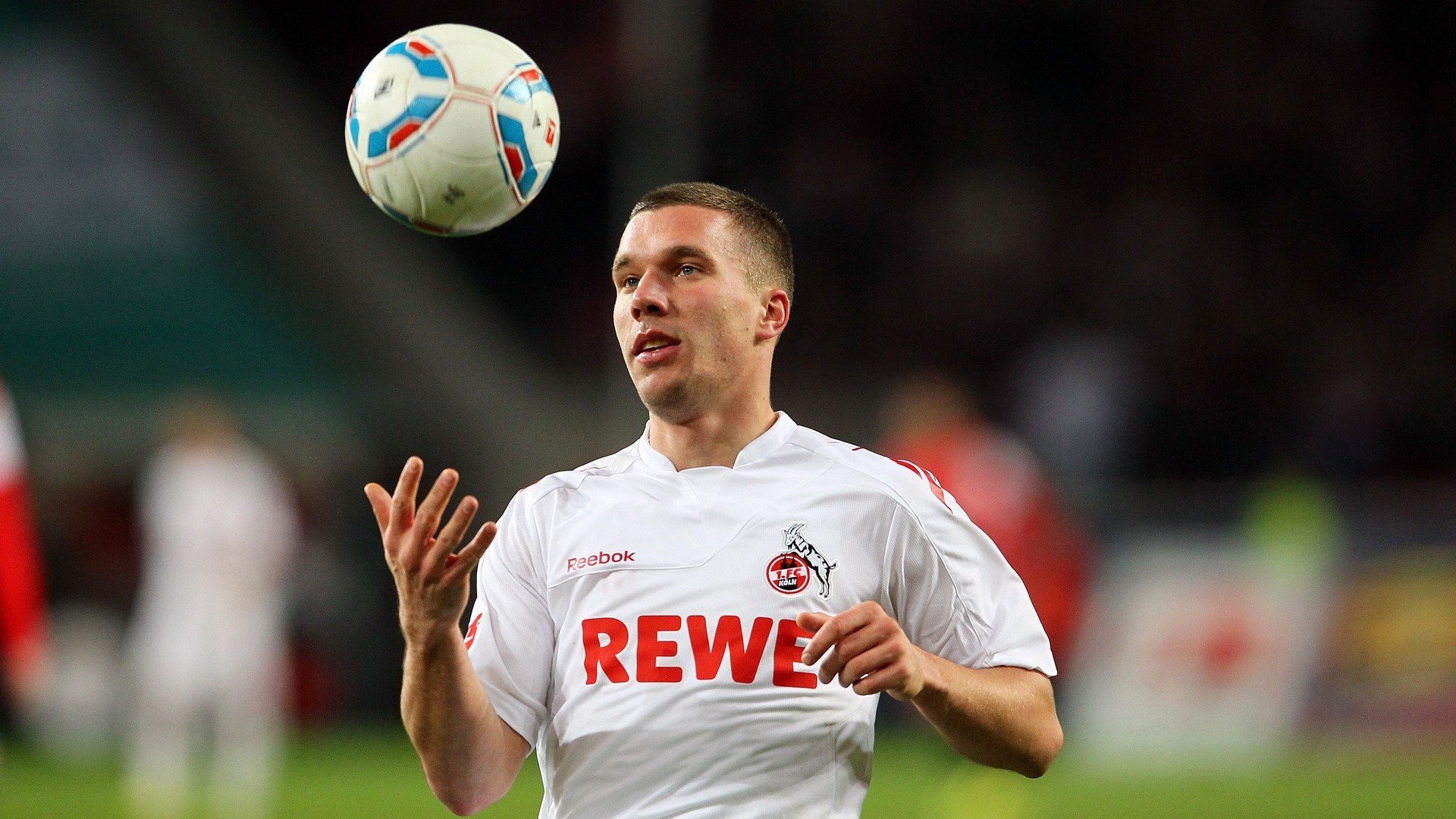 快船核心伦纳德将接受膝盖手术，赛季报销，快船队伦纳德受伤